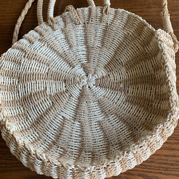 Billabong sincerely Jules Keep it Simple round woven tote w shoulder strap EUC - Picture 3 of 6